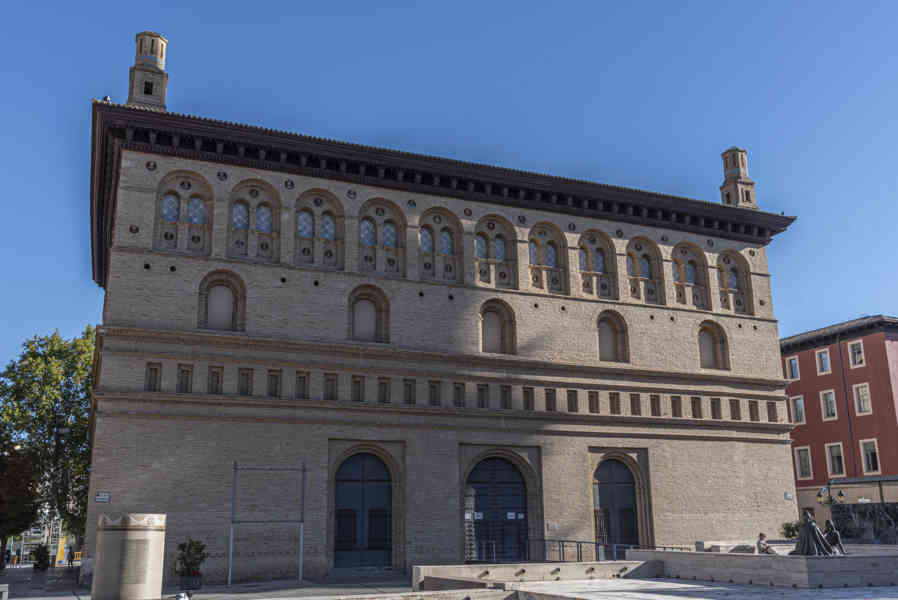 Zaragoza 049 - La Lonja.jpg